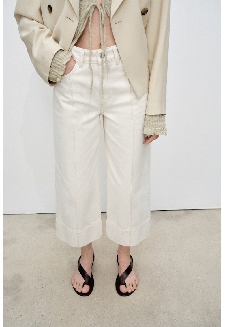 Blugi crop cu croiala ampla si cusaturi frontale