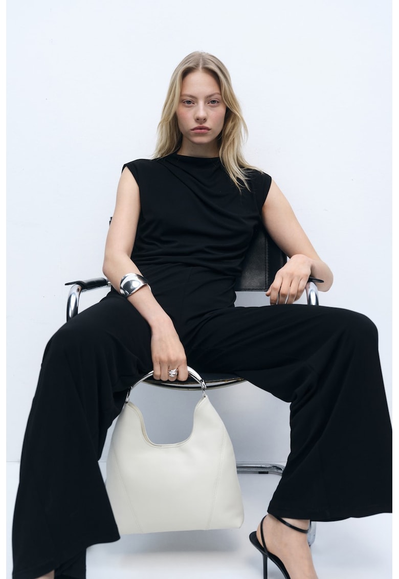 Salopeta dreapta cu decolteu la baza gatului