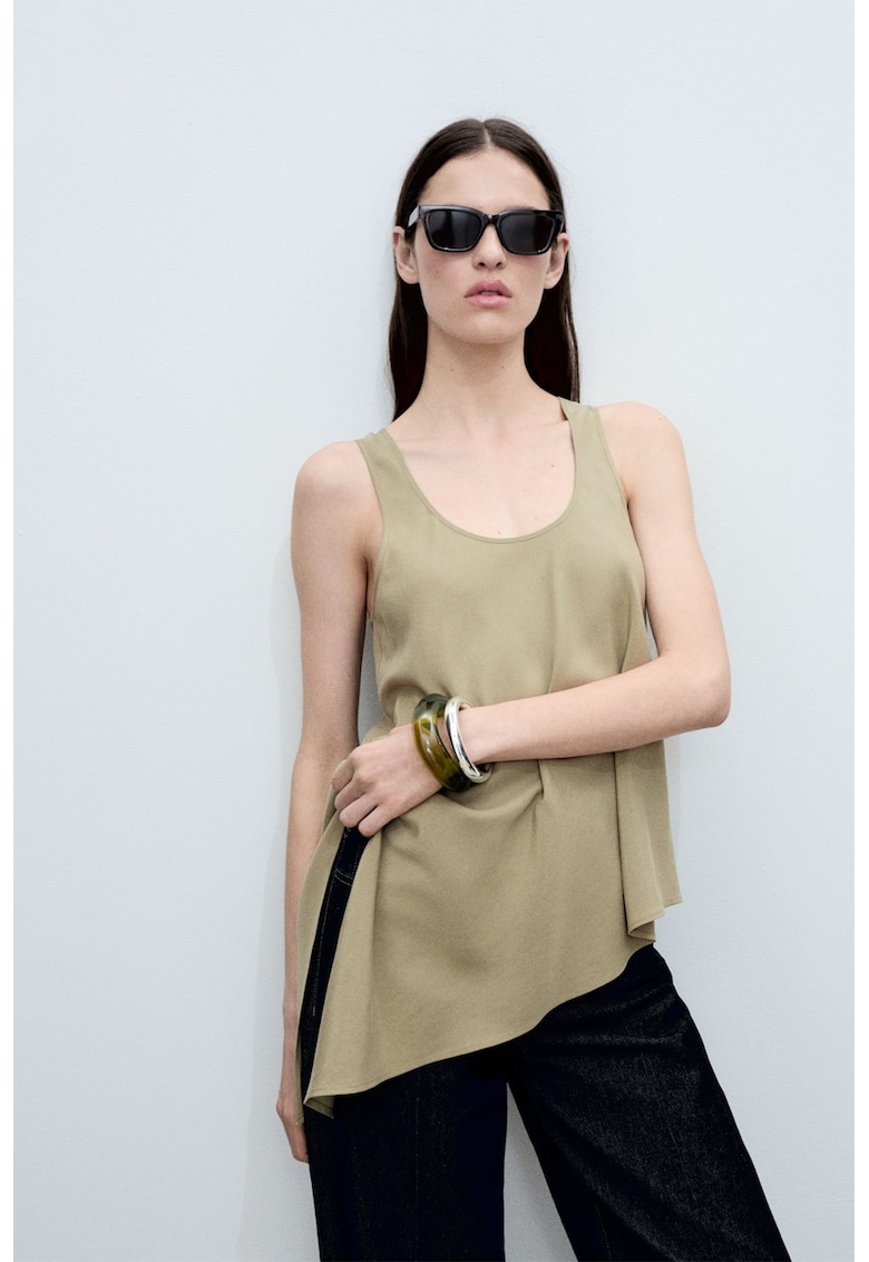 Top asimetric cu decolteu rotund