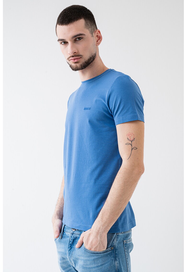 Tricou slim fit cu decolteu la baza gatului - Albastru deschis