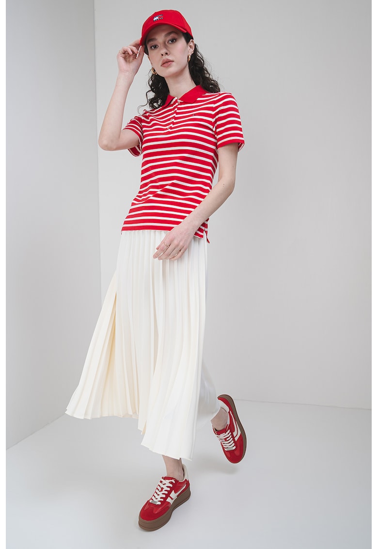 Tricou polo cu model uni si logo discret