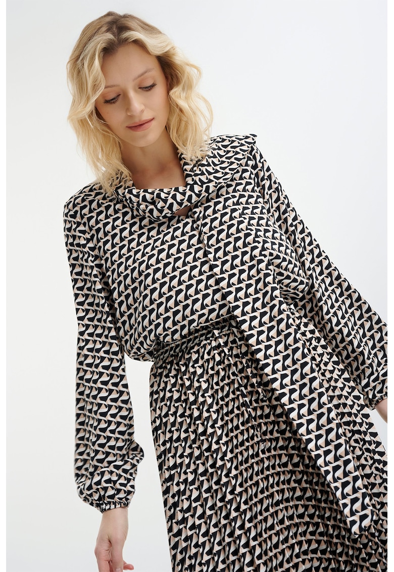 Bluza lejera cu maneci lungi si model