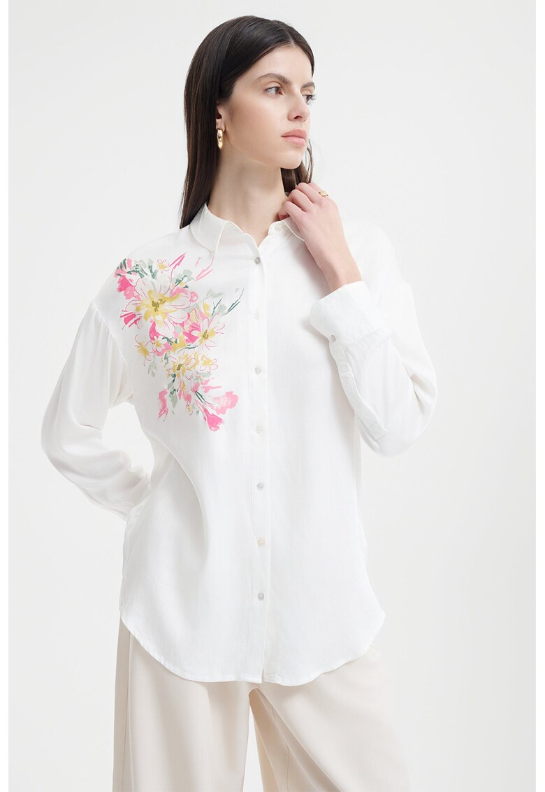 Camasa lejera cu garnitura florala