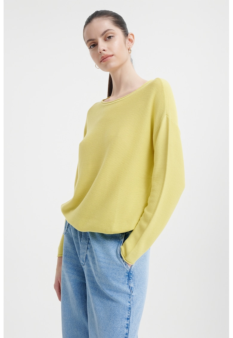 Pulover cu decolteu barcuta si maneci cazute