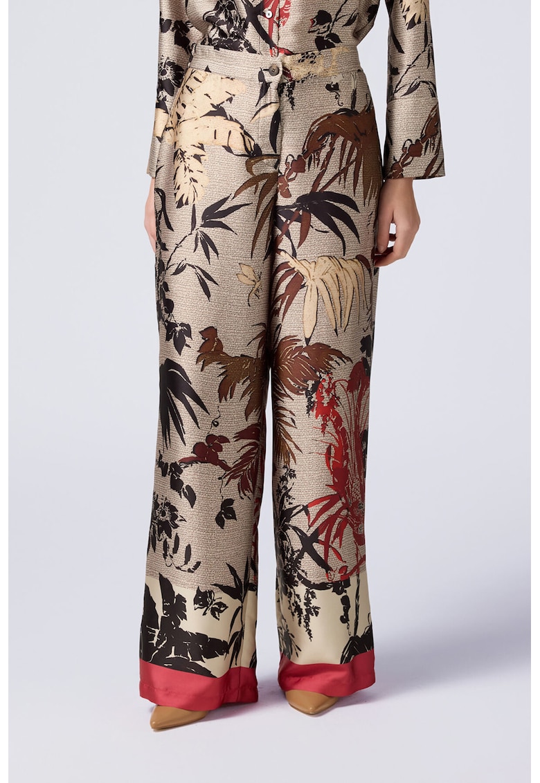 Pantaloni cu croiala ampla - model si aspect satinat