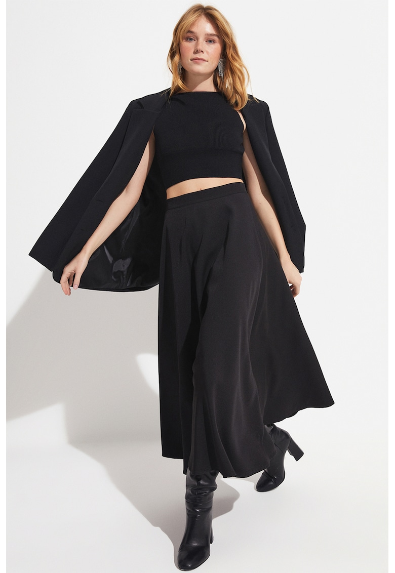 Fusta evazata cu model uni