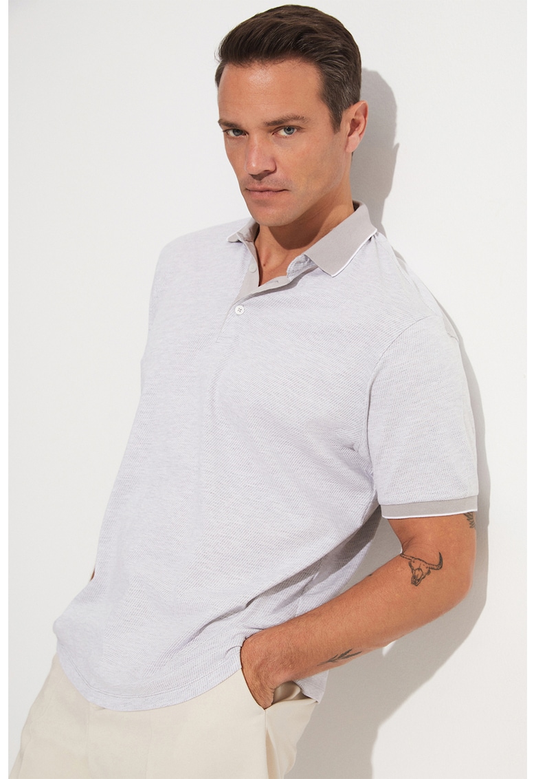 Tricou polo cu fenta cu nasturi