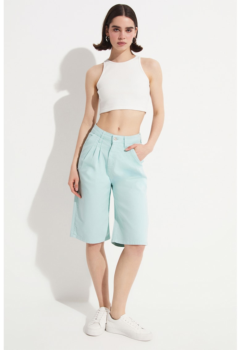 Pantaloni capri cu buzunare