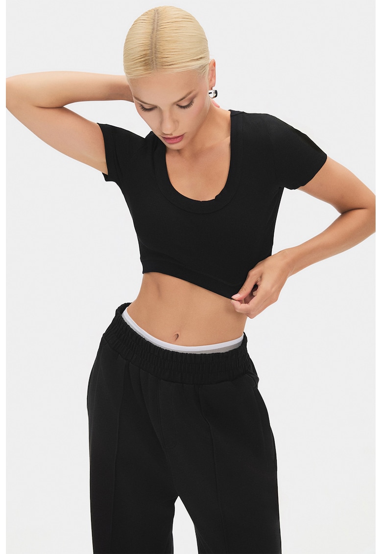 Tricou crop cu decolteu rotund - Negru