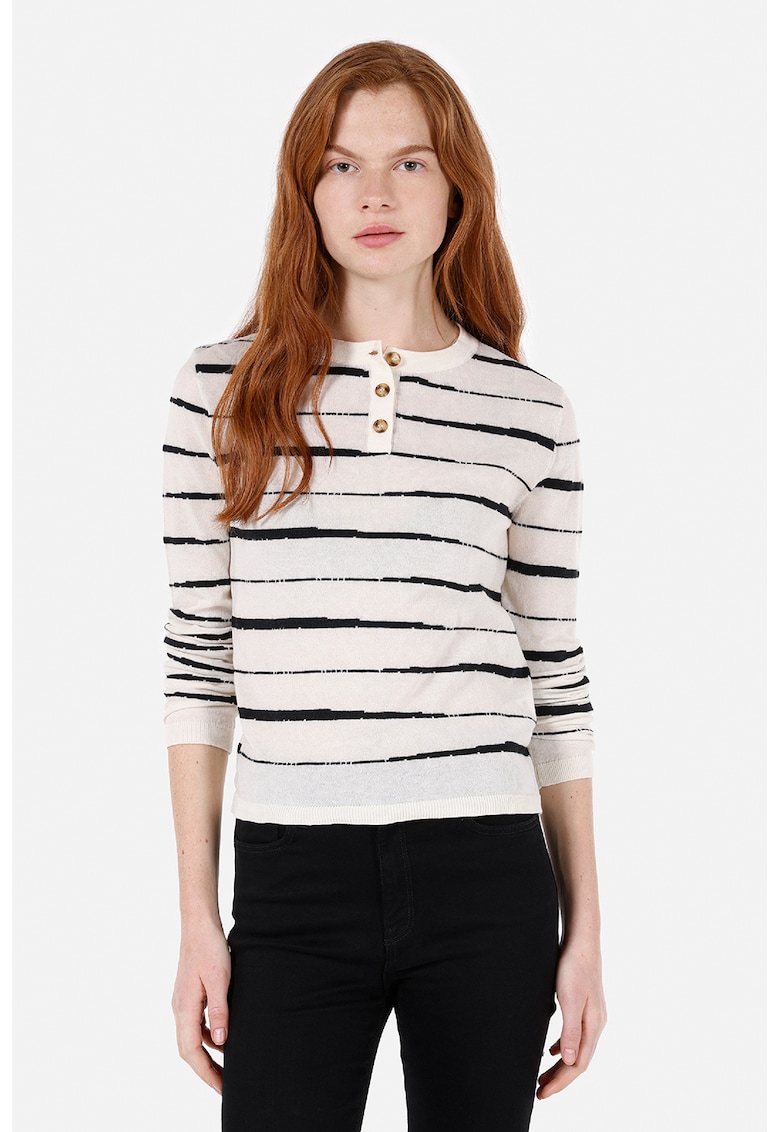 Pulover cu decolteu la baza gatului si dungi