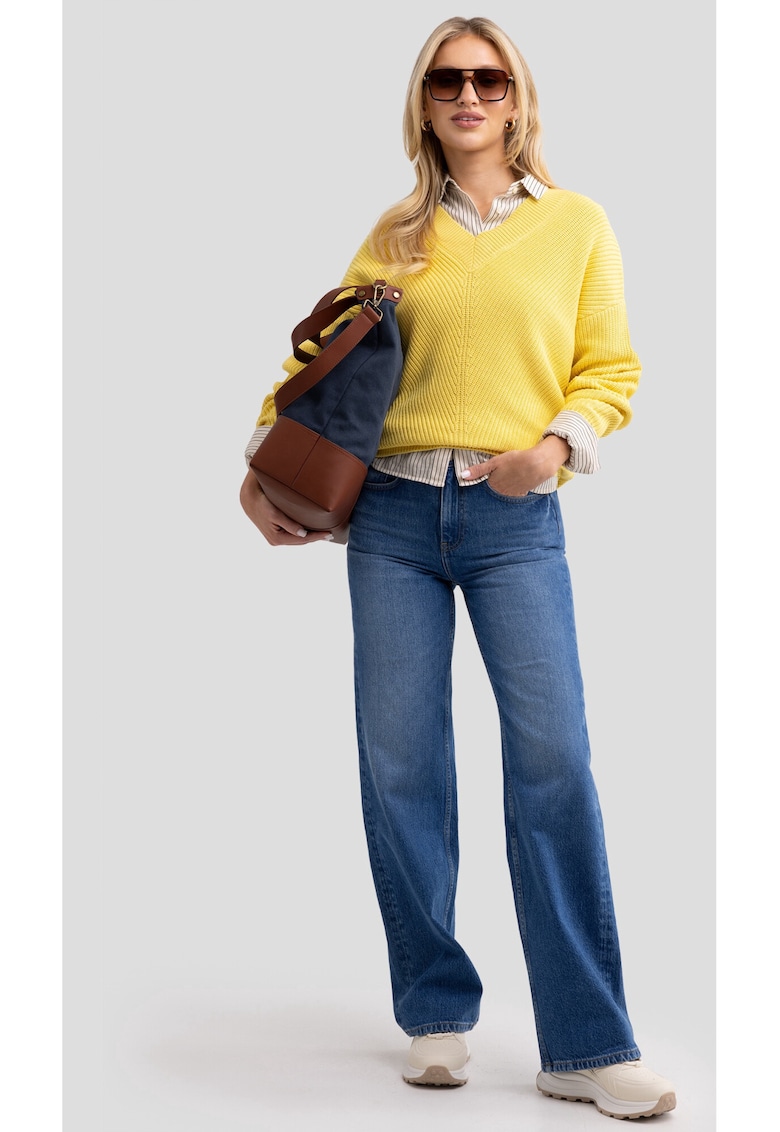 Pulover lejer cu decolteu in V Cyntiana