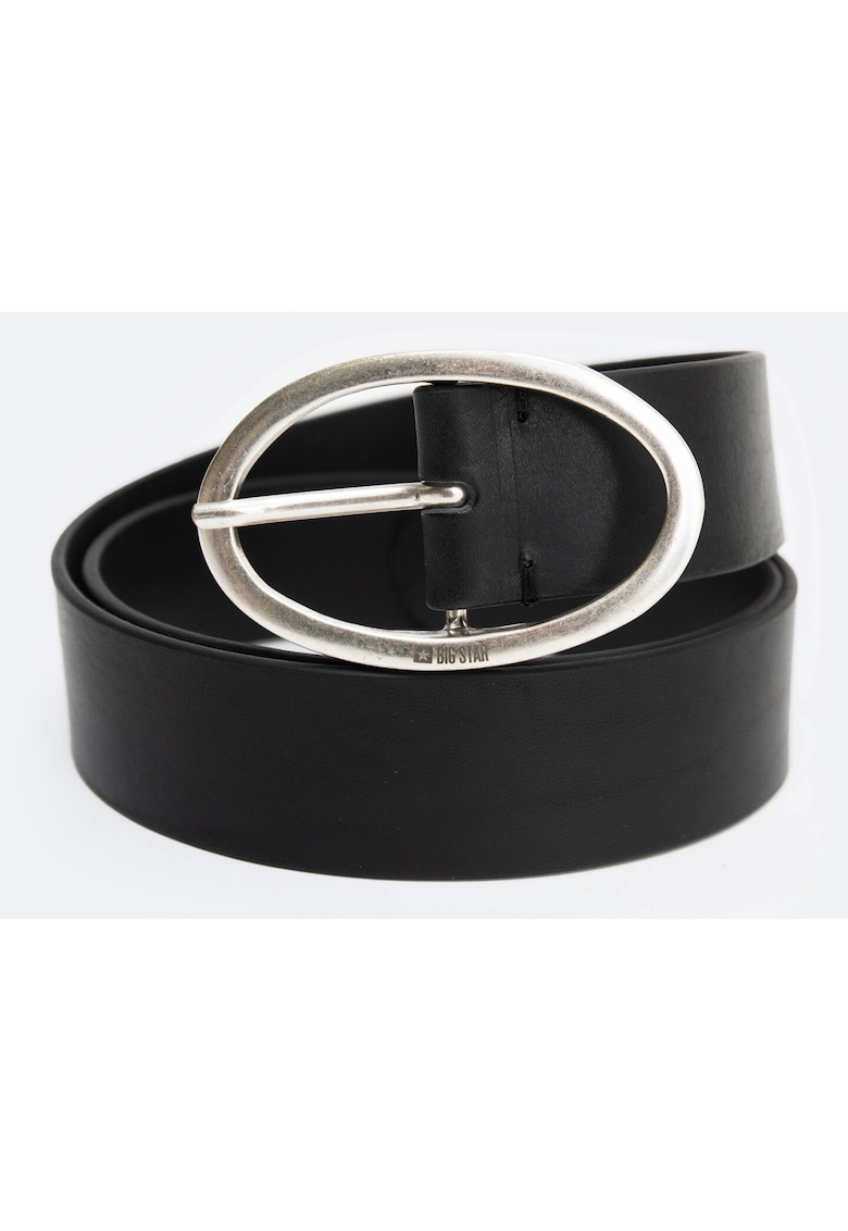 Curea de piele cu o catarama ovala argintie