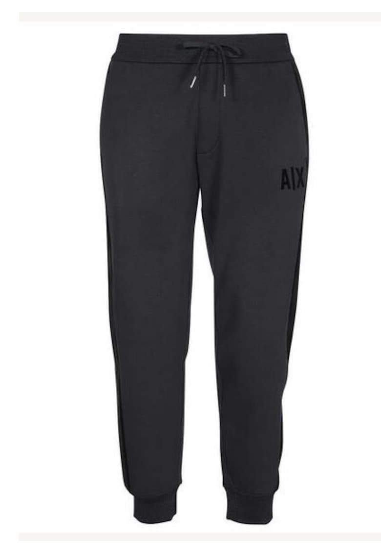 Pantaloni cu logo contrastant -