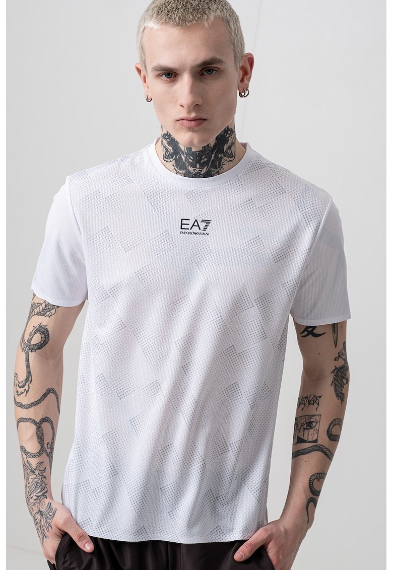 Tricou cu decolteu la baza gatului si logo