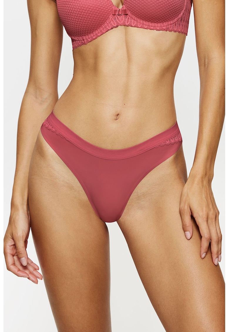 Chiloti tanga cu garnituri de dantela