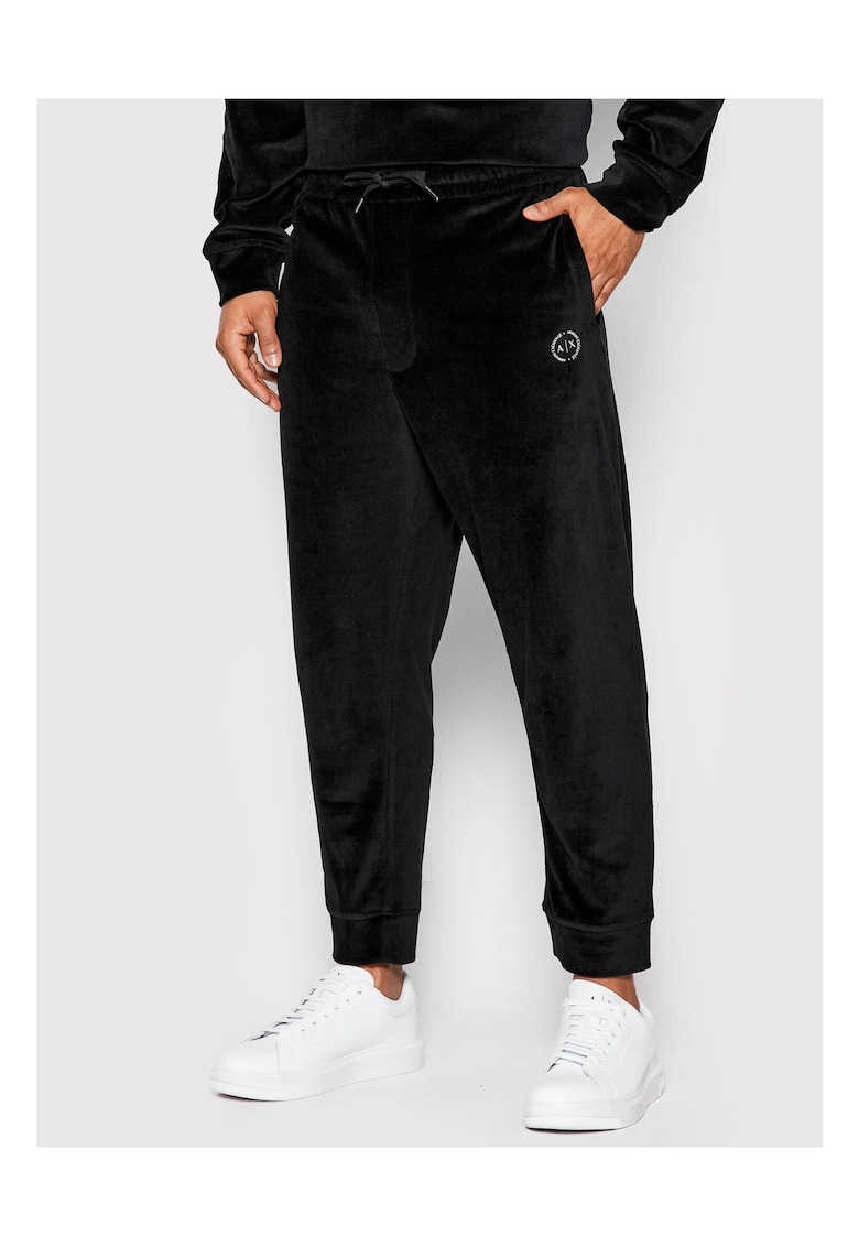 Pantaloni sport cu buzunare laterale si snur pentru ajustare -
