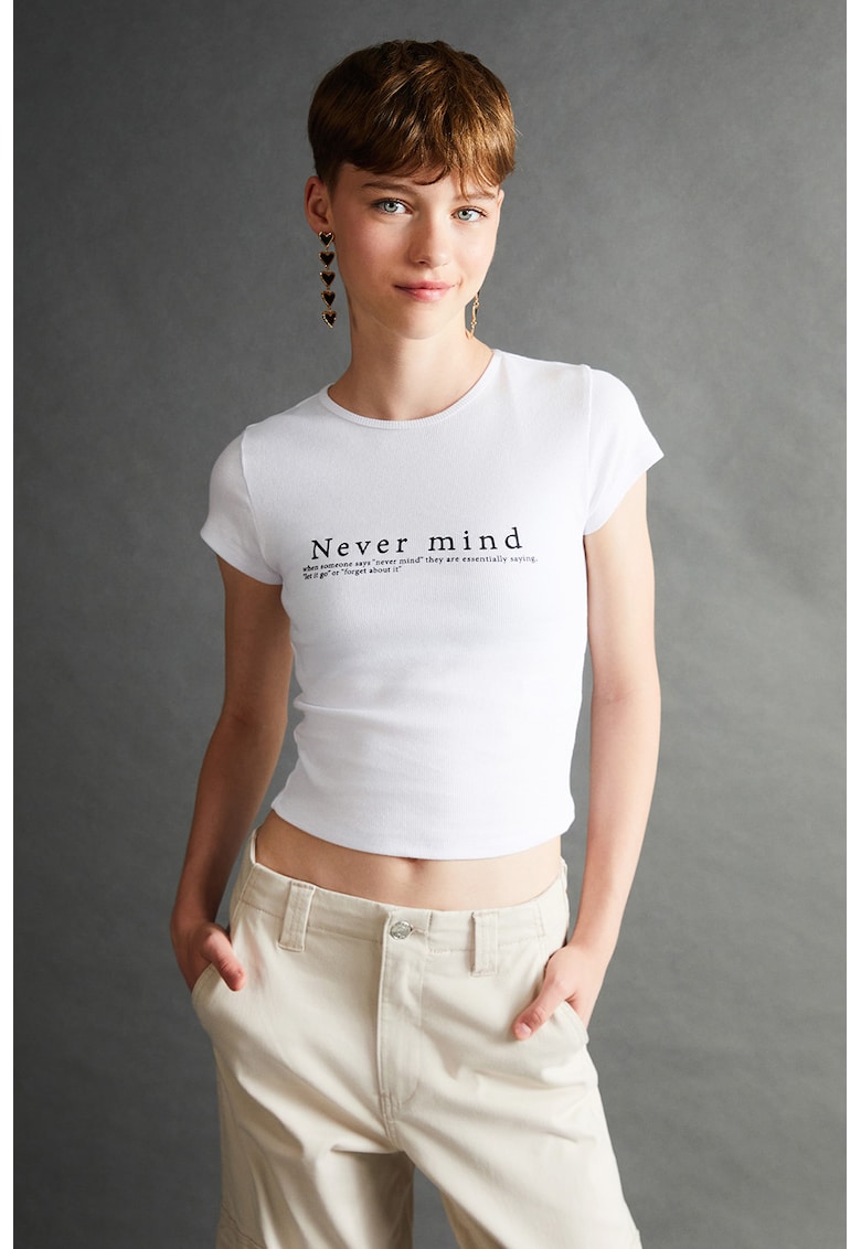 Tricou crop cu imprimeu text