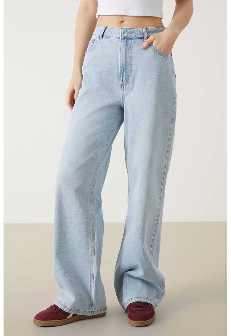 Blugi cu croiala ampla si model uni