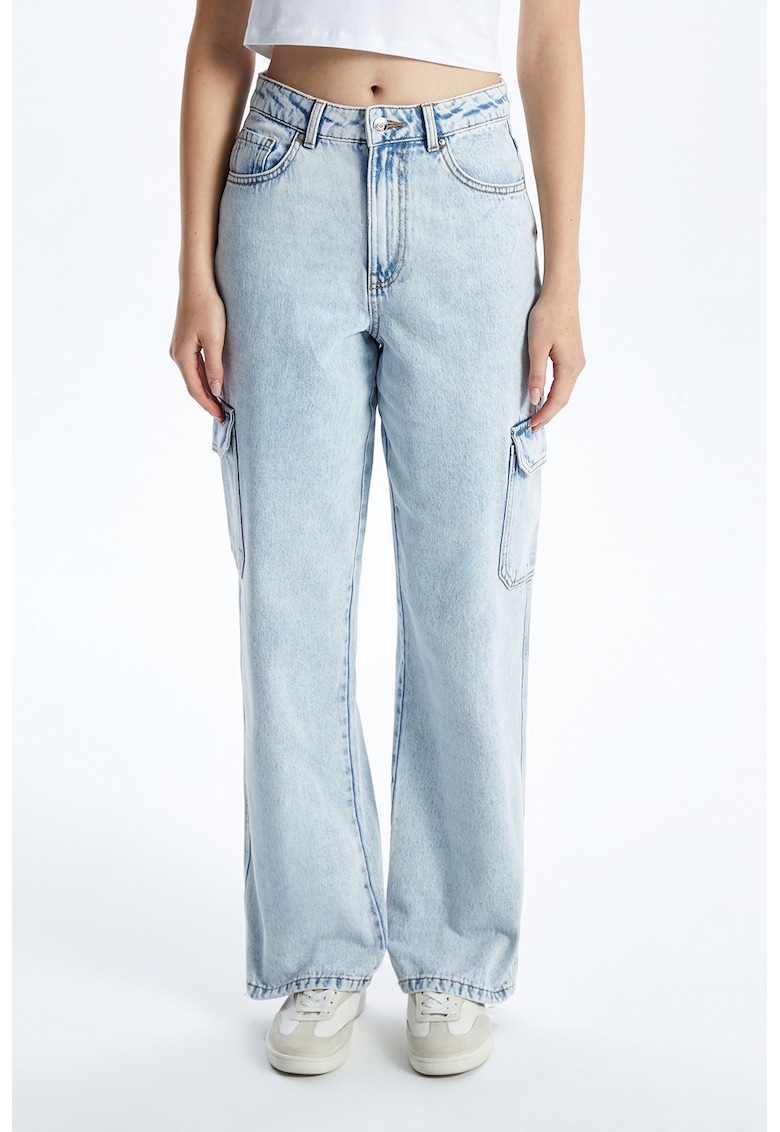 Blugi cu croiala ampla si buzunare cargo