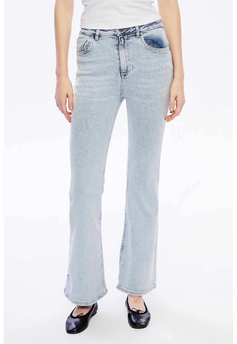 Blugi evazati cu talie inalta