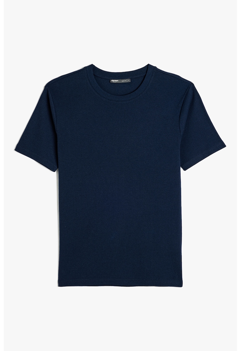 Tricou cu decolteu la baza gatului si striatii