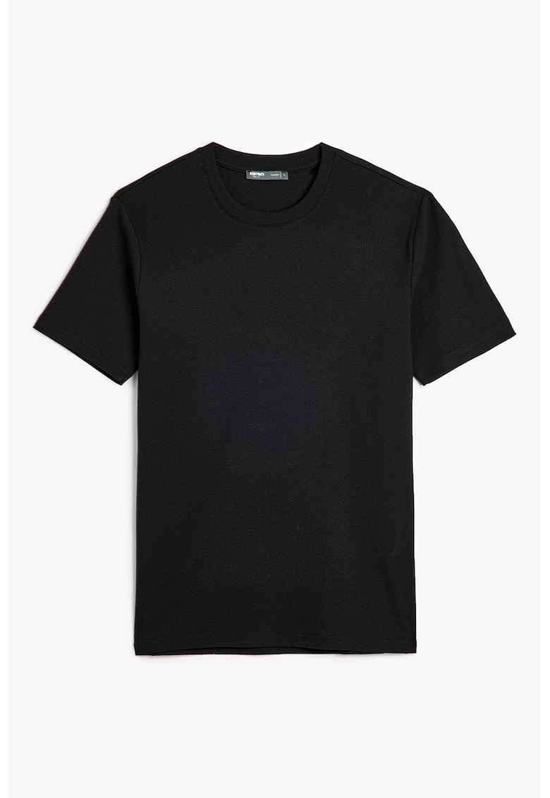 Tricou cu decolteu la baza gatului si striatii