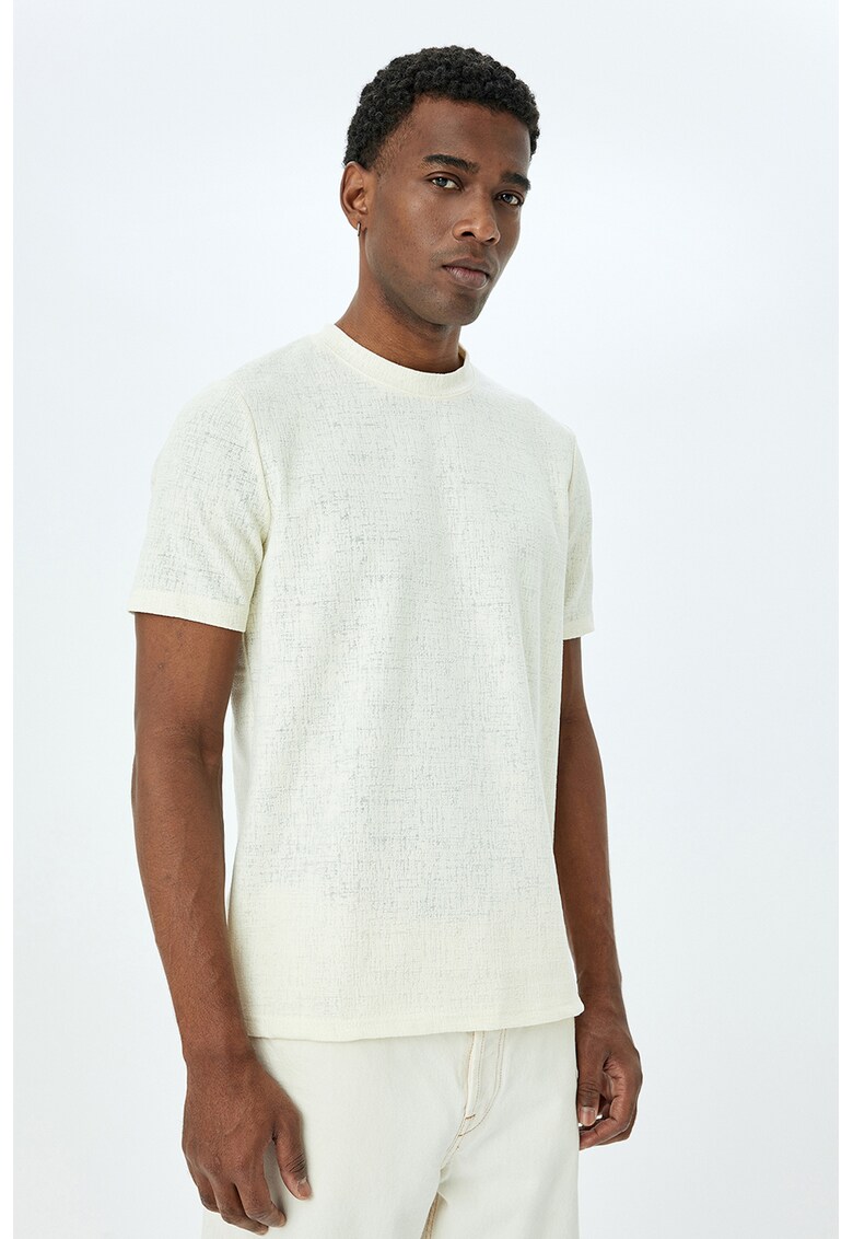 Tricou cu decolteu la baza gatului si model uni - Alb murdar