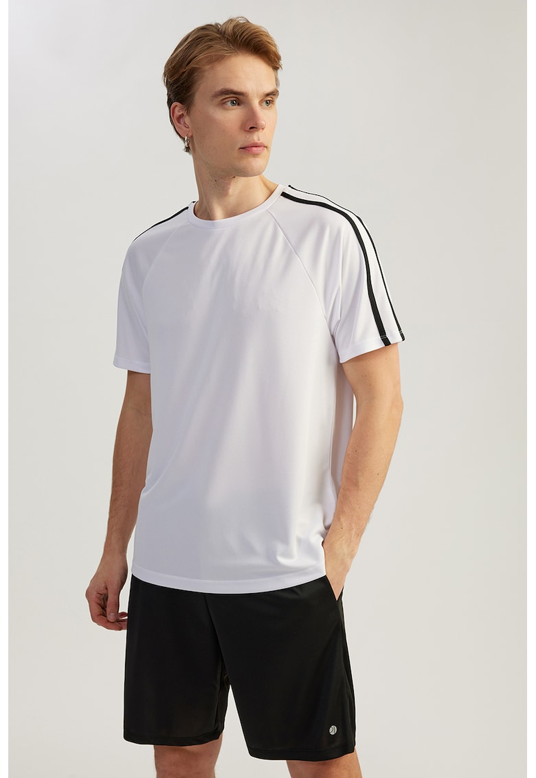 Tricou cu maneci raglan Tricou cu maneci raglan