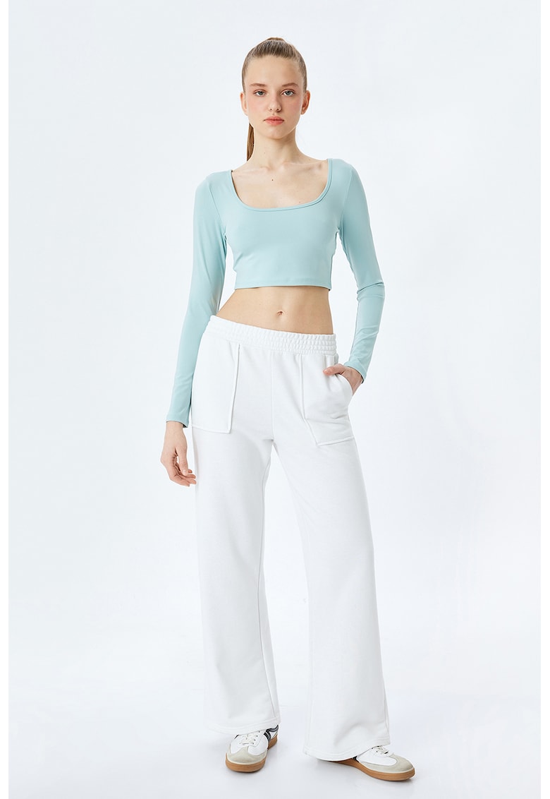 Bluza crop cu decupaj pe spate