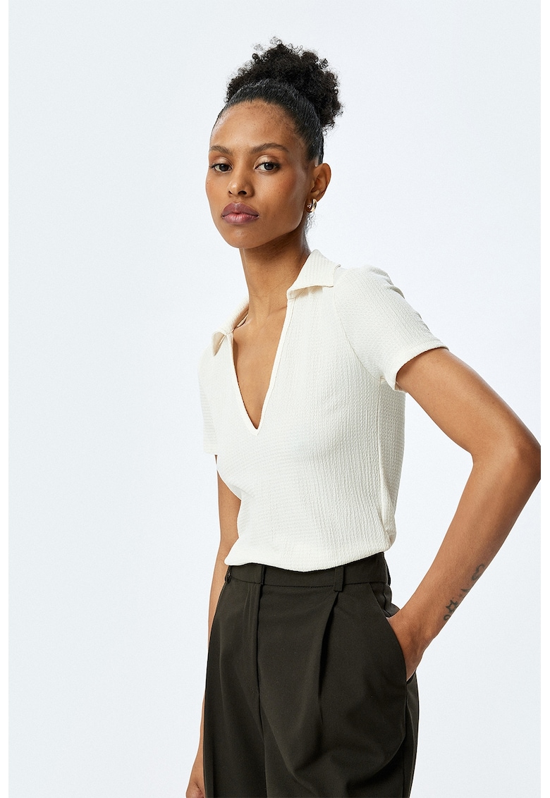 Tricou regular fit cu decolteu in V