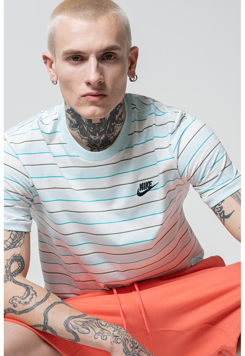 Tricou cu decolteu la baza gatului in dungi