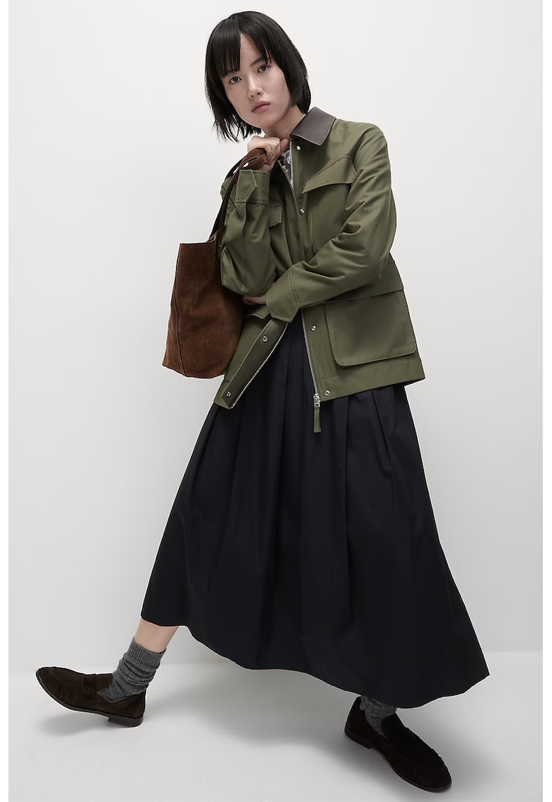 Jacheta lejera cu buzunare supradimensionate