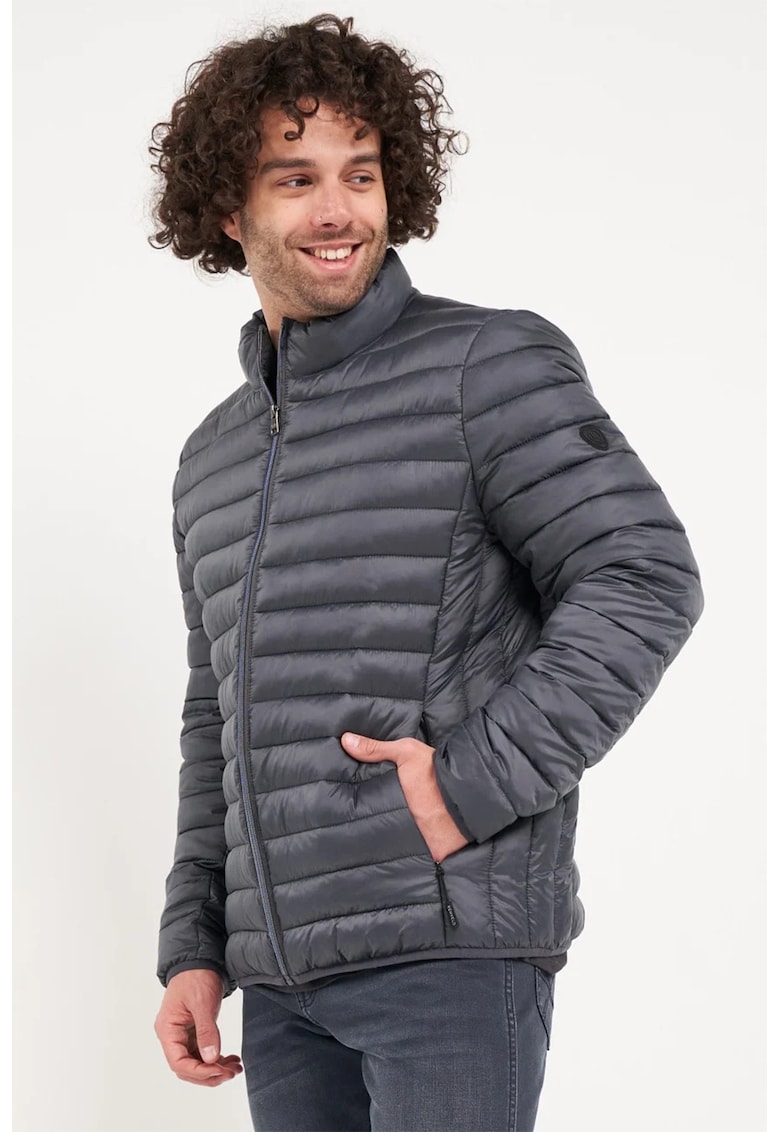 Jacheta matlasata cu guler mediu