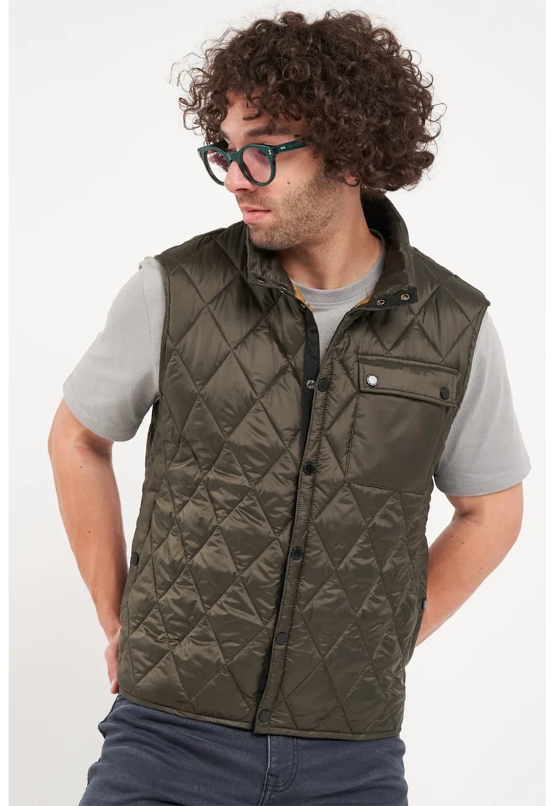 Vesta matlasata cu buzunar pe piept