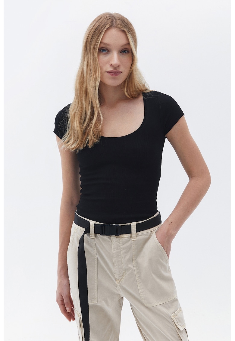 Tricou slim fit cu decolteu rotund