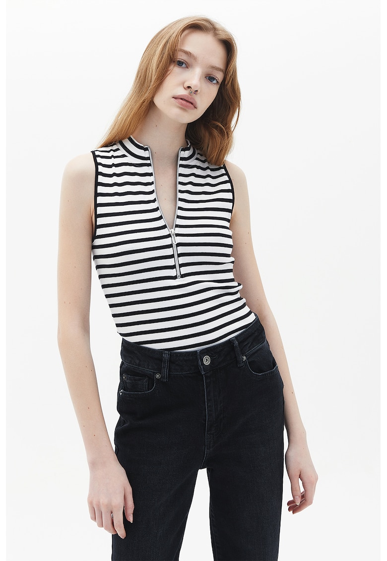 Top cu dungi si fenta cu fermoar
