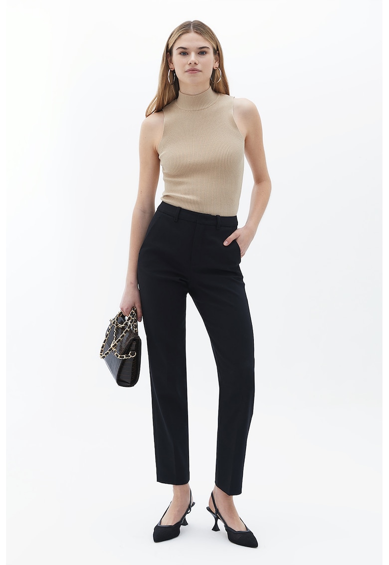 Pantaloni crop cu croiala dreapta Pantaloni crop cu croiala dreapta