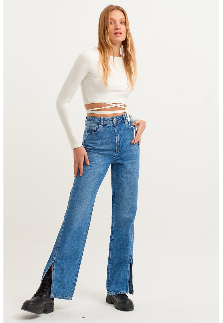 Blugi evazati cu talie inalta si aspect deteriorat