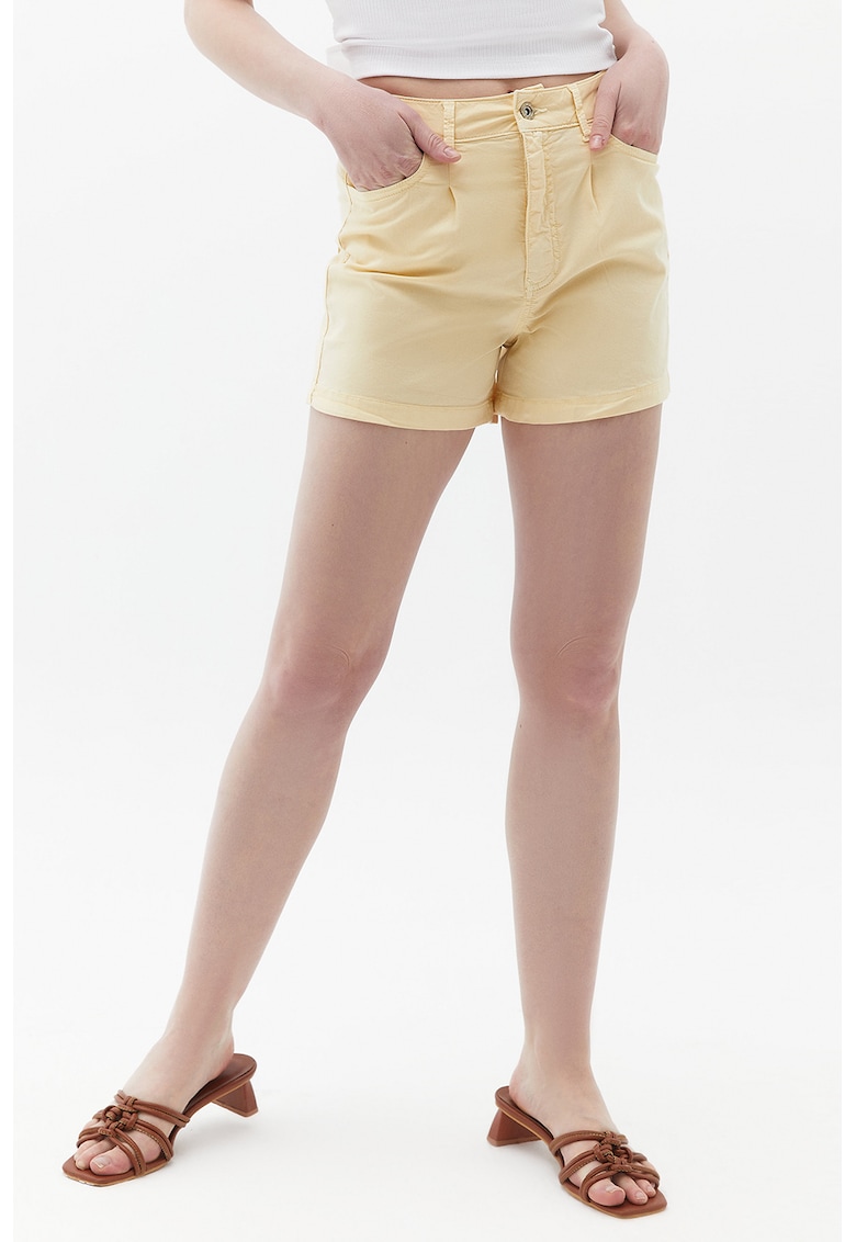 Pantaloni scurti cu talie inalta si mansete rulate
