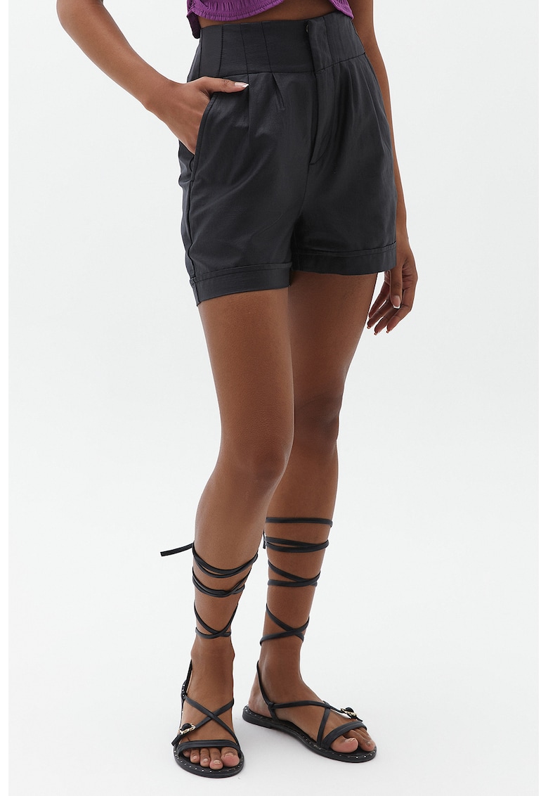 Pantaloni scurti cu talie inalta