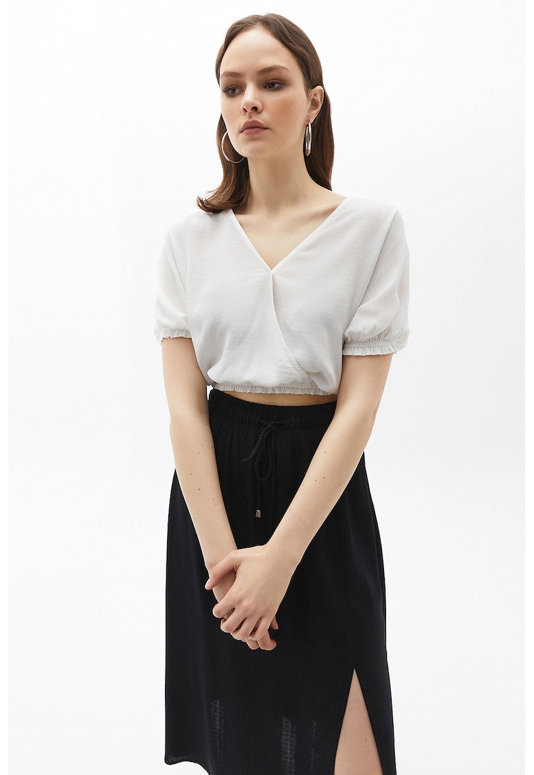 Bluza crop cu decolteu in V - Alb