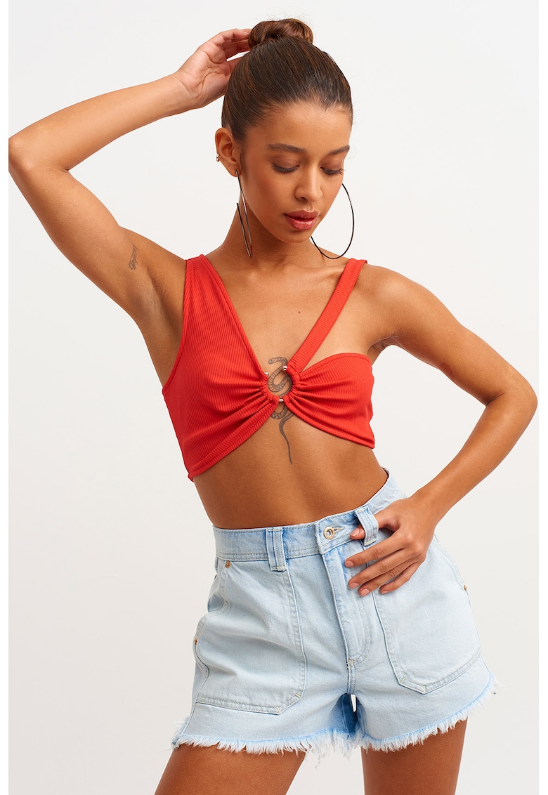 Top crop cu detaliu metalic