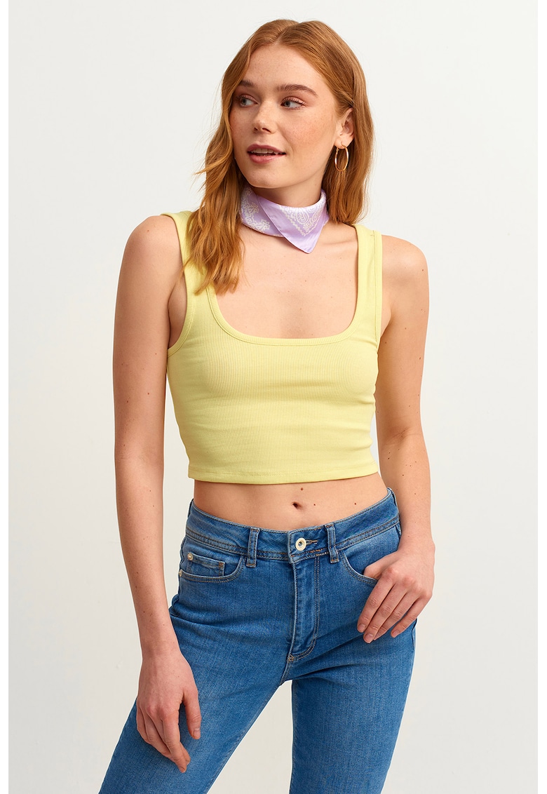 Top crop cu model striat