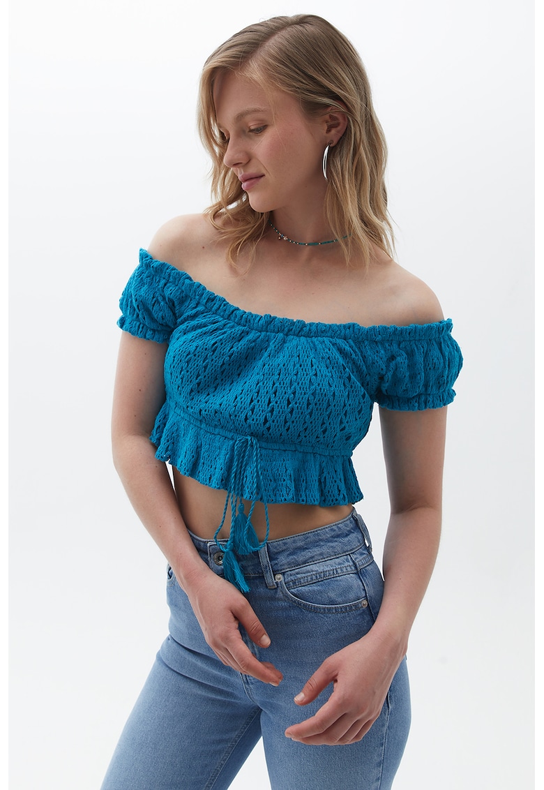 Bluza crop cu decolteu pe un umar