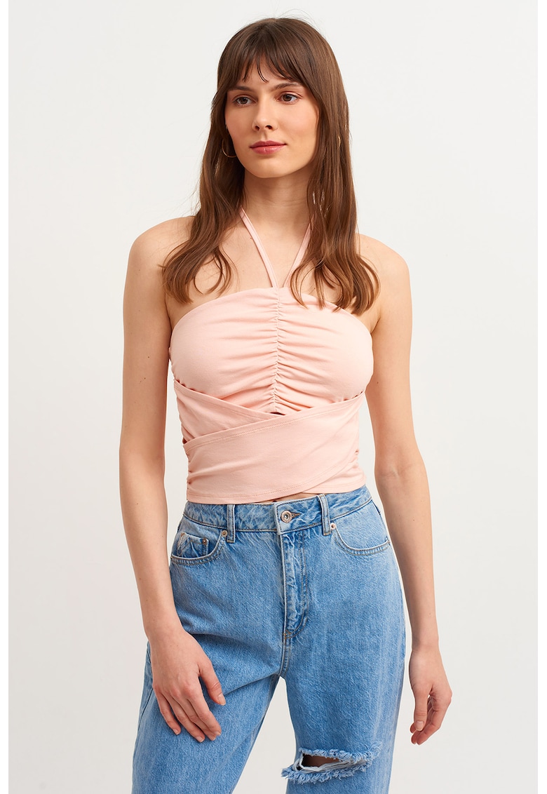 Top crop cu decolteu halter