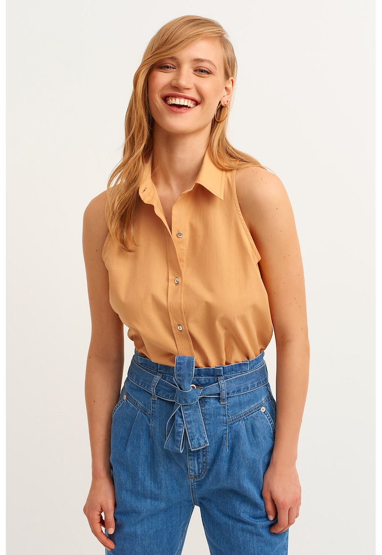 Camasa fara maneci cu guler ascutit Camasa fara maneci cu guler ascutit