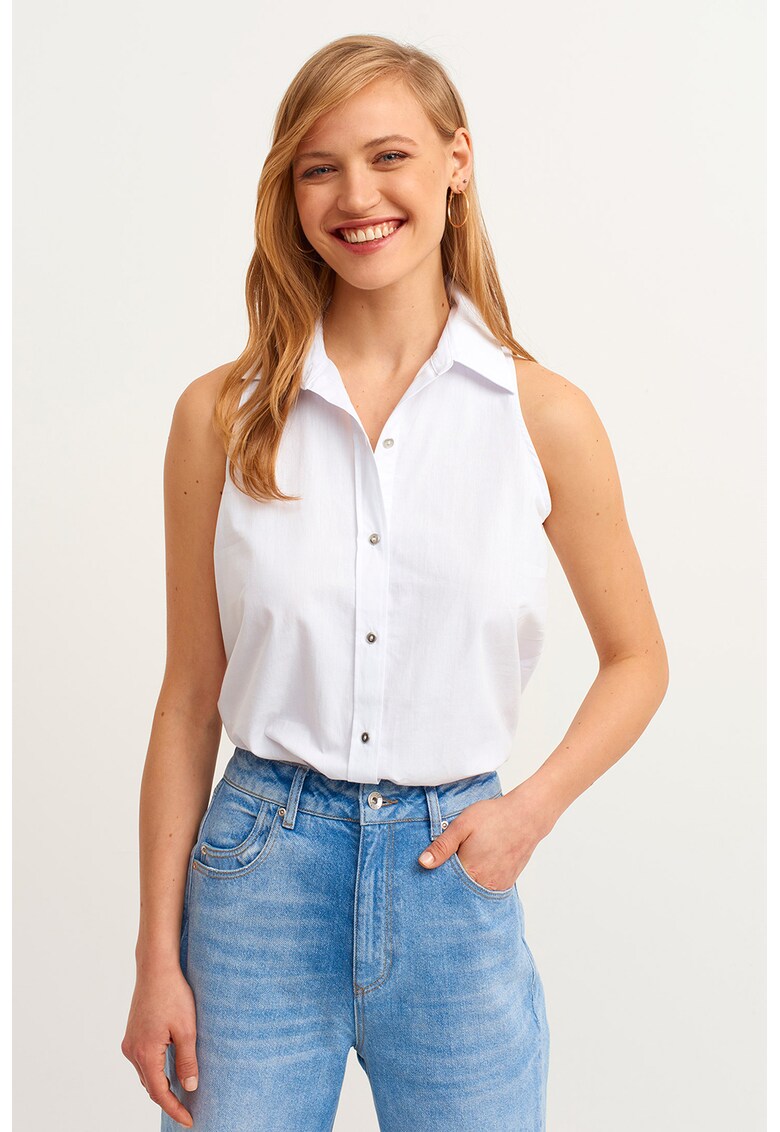 Camasa fara maneci cu guler ascutit Camasa fara maneci cu guler ascutit