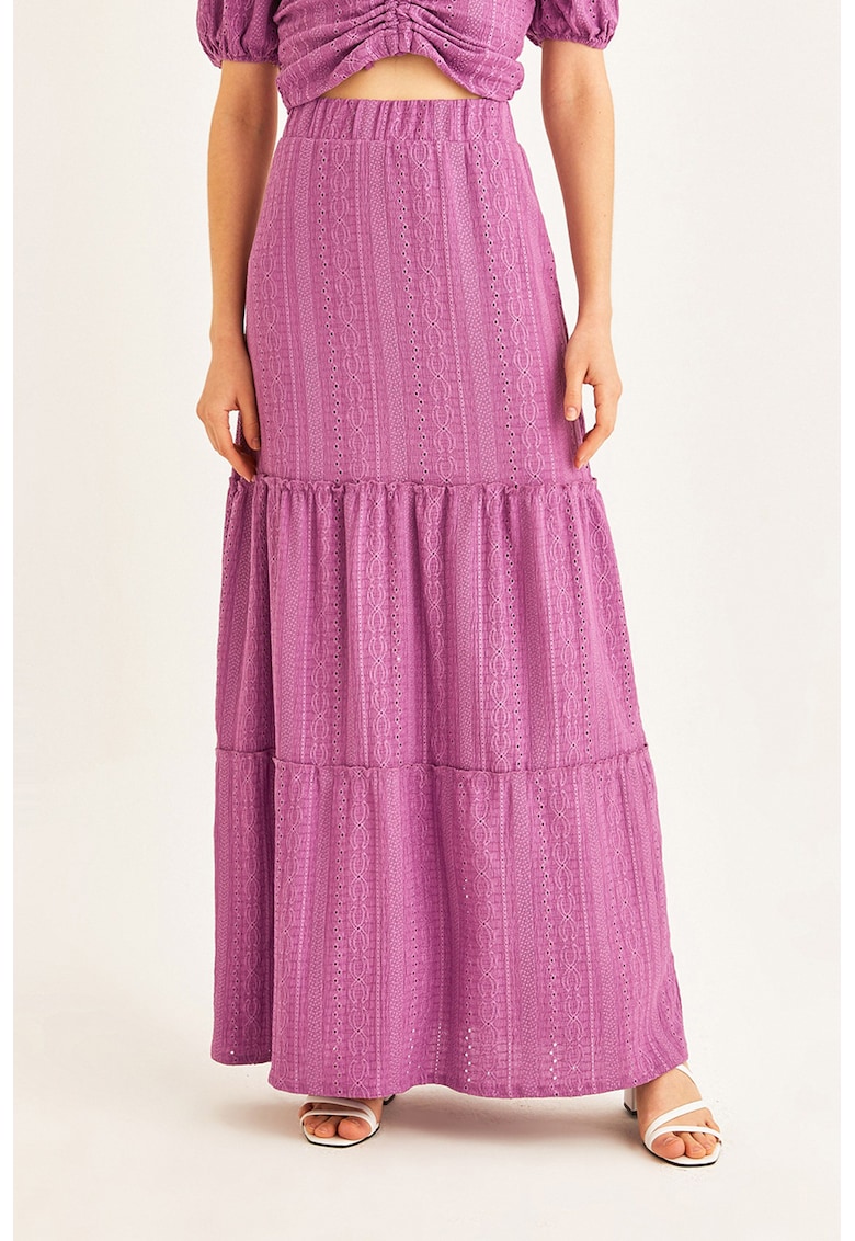 Fusta lunga cu volane si aspect perforat