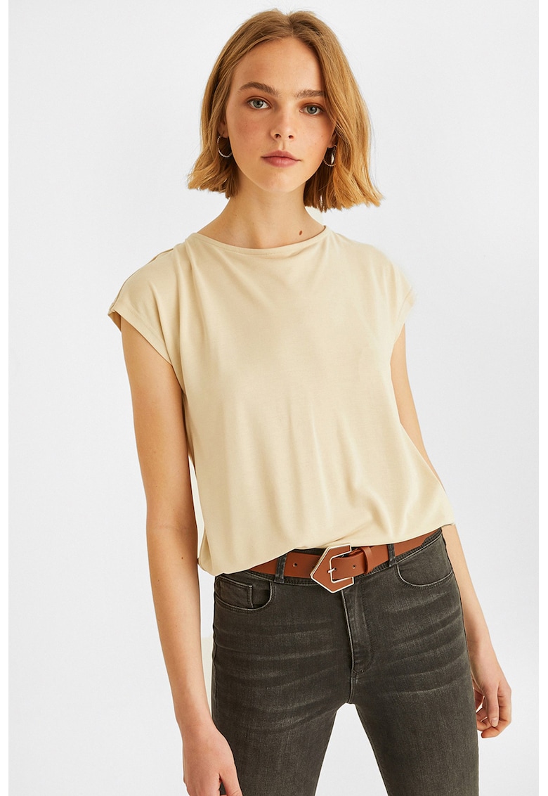 Bluza cu decolteu adanc pe partea din spate