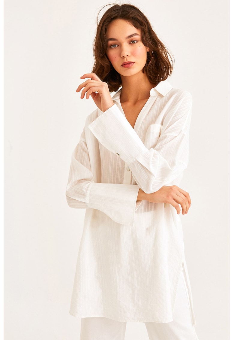 Camasa-tunica cu slituri laterale